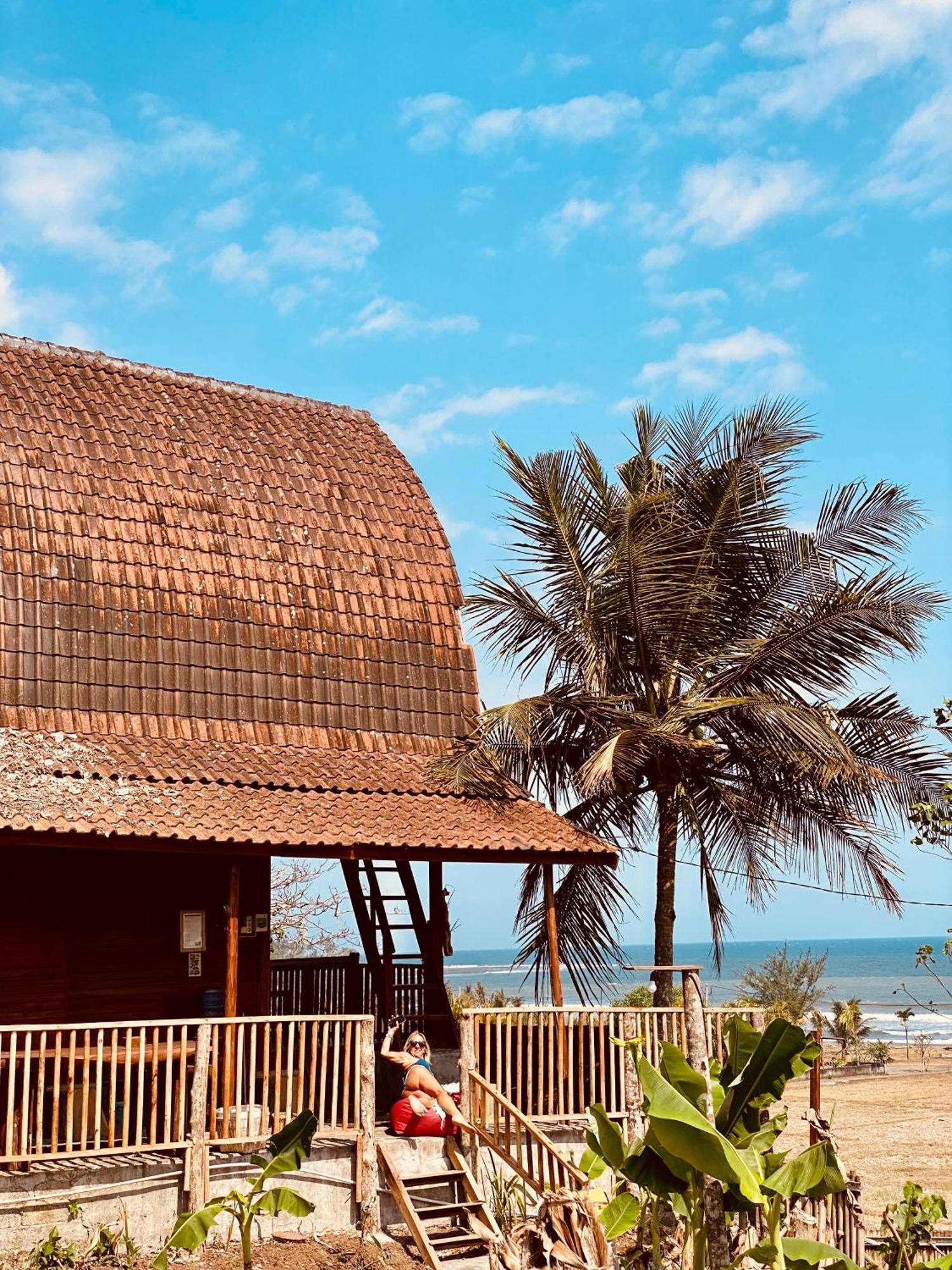 Dikaloha Surfschool And Stay Airsatang Екстериор снимка